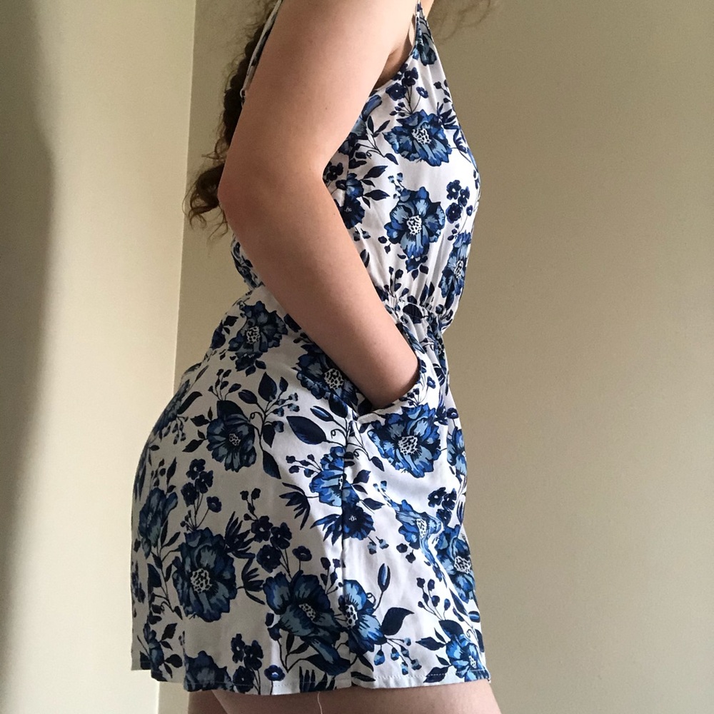 5/$35
H&M romper - Picture 2 of 6